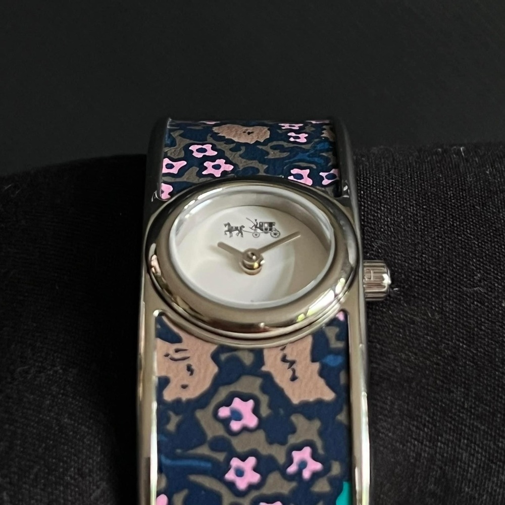 💰SOLD - W6198 - Coach Scout Bangle Watch in Blue Floral - Picture 7 of 14